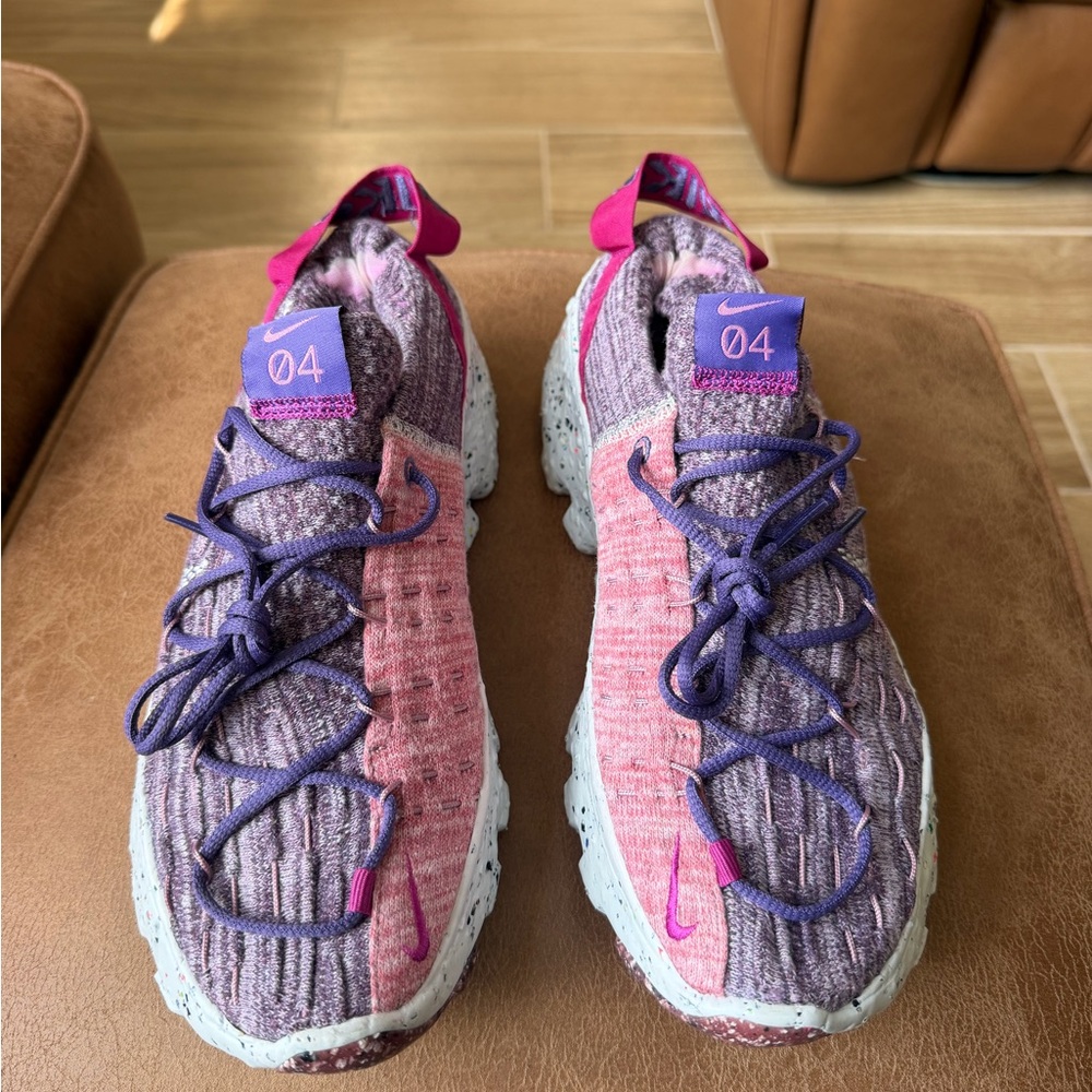 Nike Women’s Space Hippie 04